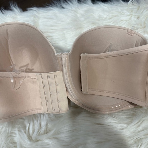 Vanity Fair Beauty Back Strapless Bra
38DD Underwire Converts 5 Ways - Picture 10 of 15